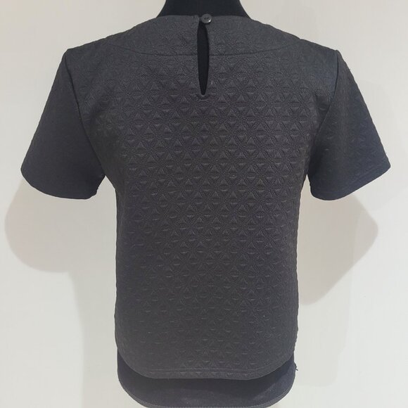 Women's Short Sleeve Quilted T-Shirt with Back Button Enclosure Size Small Black - Picture 9 of 11